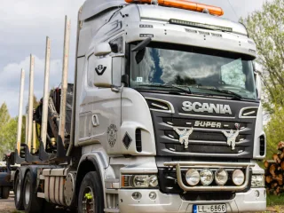 http://Scania%20R620%20ar%20iekrāvēju%20Jonsored%201080%20attēls