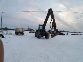 Tirgoju timberu ar kniebejgalvu