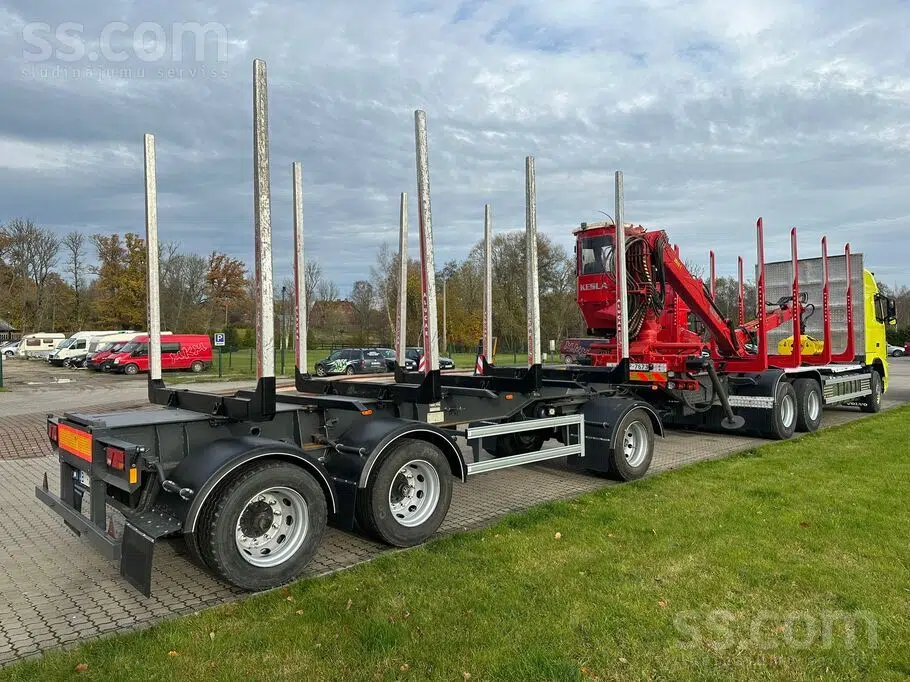 http://Kokvedējs%20Volvo%20FH460%20ar%20Jyki%20V31%20piekabi%20attēls