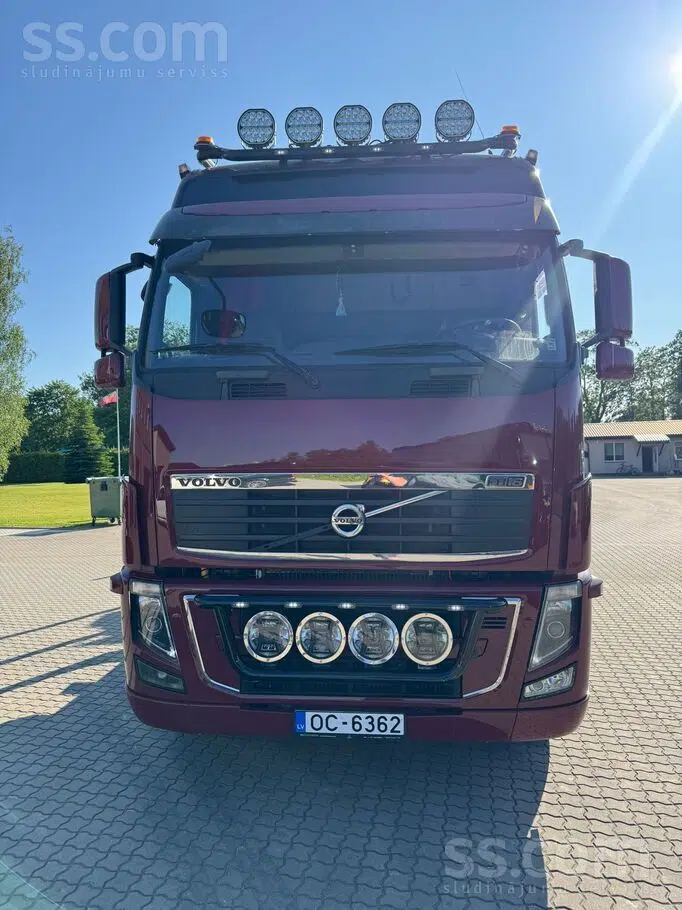 http://Kokvedējs%20Volvo%20FH%20ar%20Jyki%20V31%20TO%20piekabi%20attēls