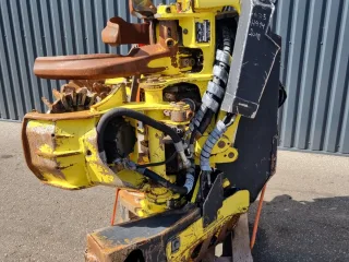 http://John%20Deere%20H414%20attēls