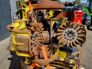 John Deere H414