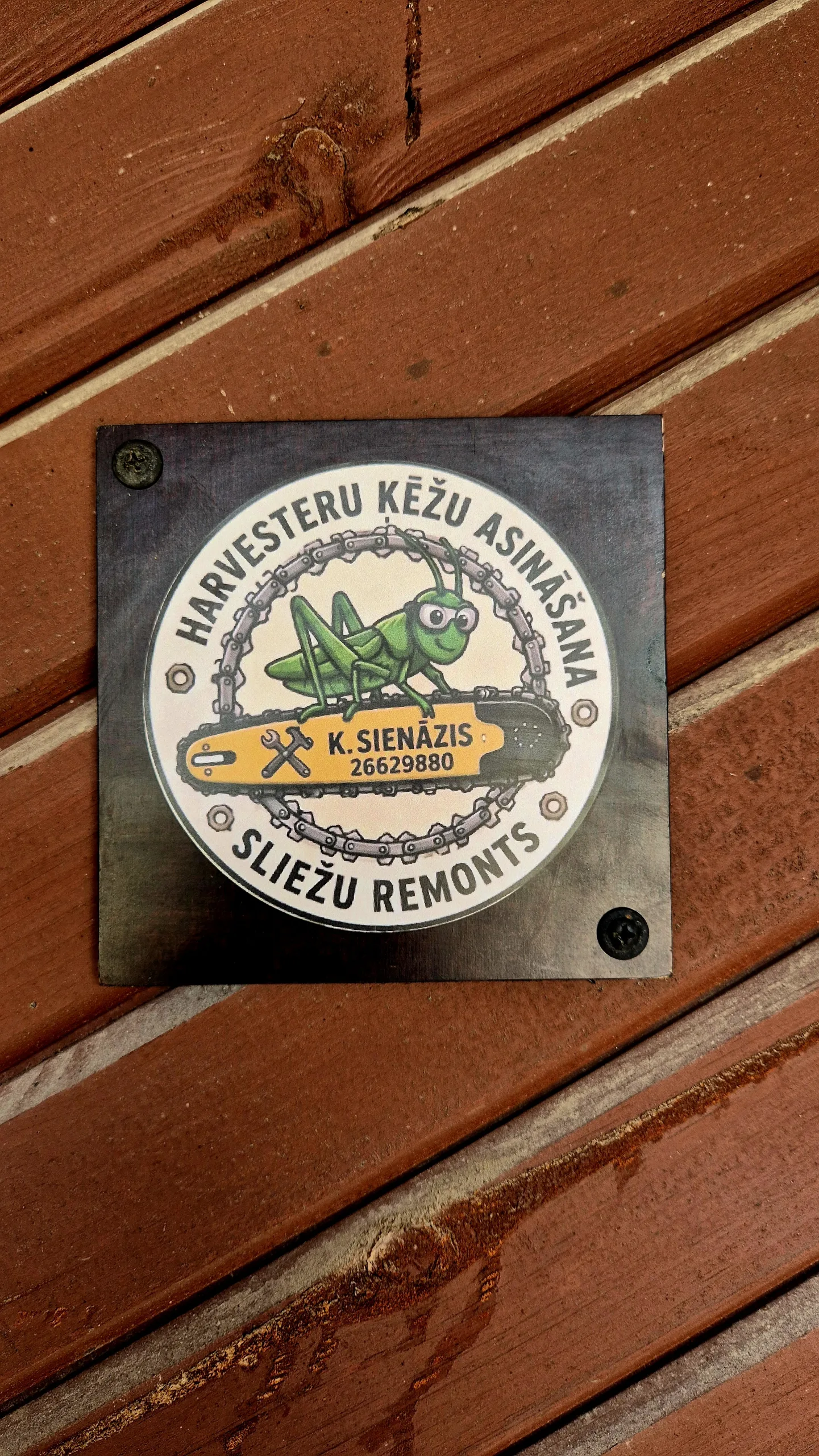 http://Harvestera%20ķēžu%20asināšana,%20sliežu%20remonts.%20image