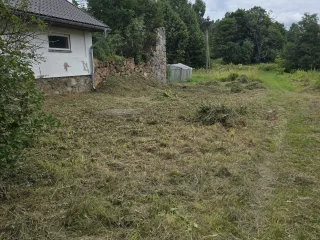 http://Visa%20veida%20Zāles%20trimerēšana,%20latvāņu%20miglošana%20pavasarī.%20attēls