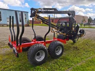 http://Forester%20FT-9%20meža%20piekabe%20ar%20FC-67L%20celtni%20un%20FG-20%20baļķu%20satvērēju%20attēls