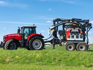 http://IN%20STOCK%20NOW%20Mus-Max%20Wood%20Terminator%209%20XL%20Z%20Tractor%20Chipper%20attēls