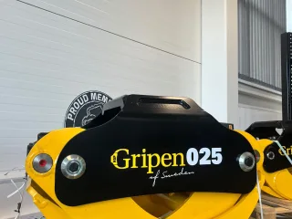 http://HSP%20Gripen%20standard%20grapples%20for%20sale%20attēls