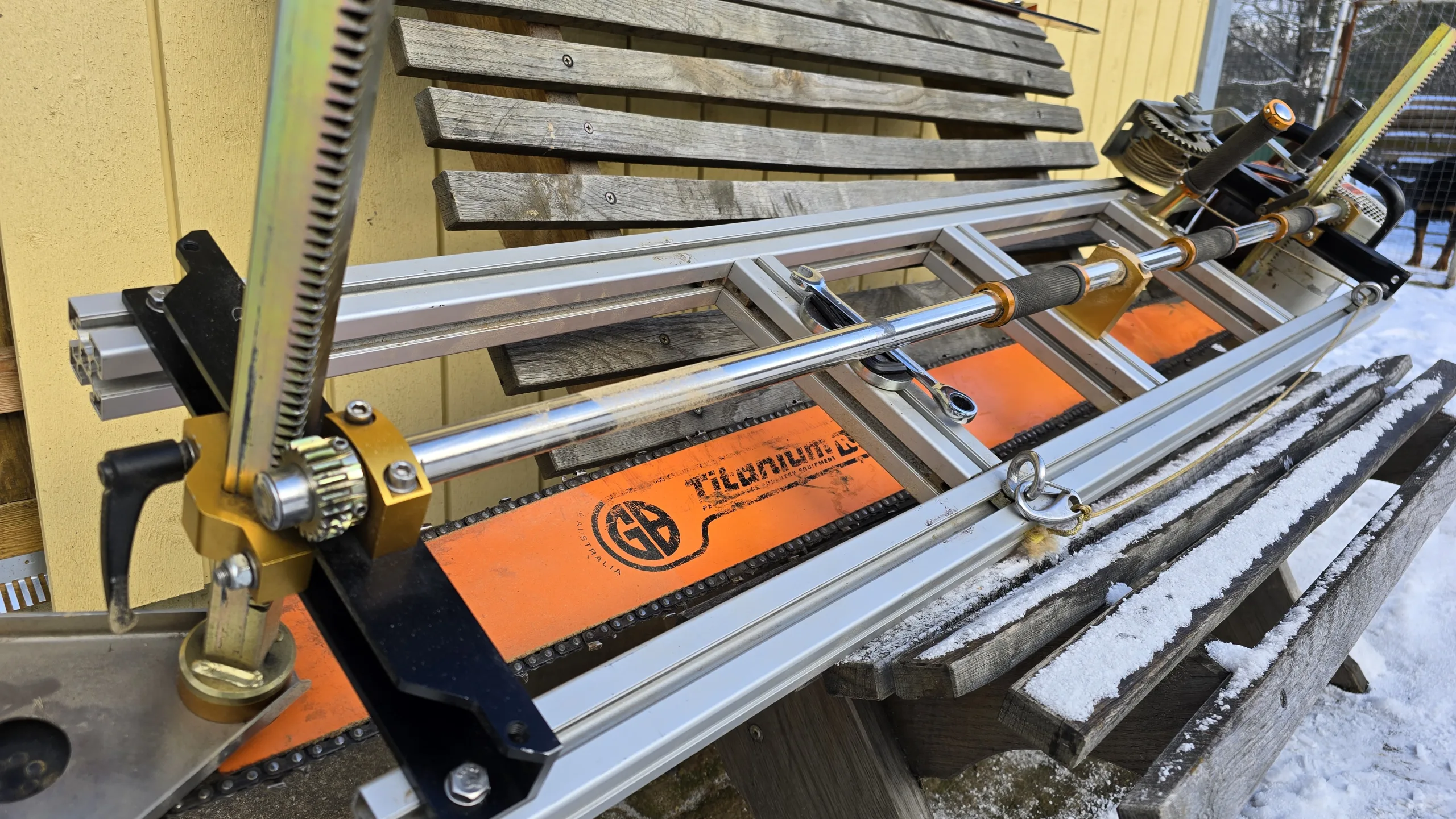 http://Stihl%20MS880%20+%20Panther%20šablons%20+%203%20sliedes%20+%204%20ķēdes%20attēls